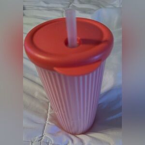 ❤️ Tupperware insulated tumbler with eco straw 24 oz